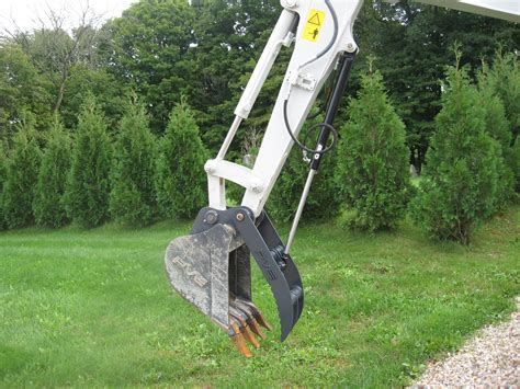 mini excavator with hydraulic thumb